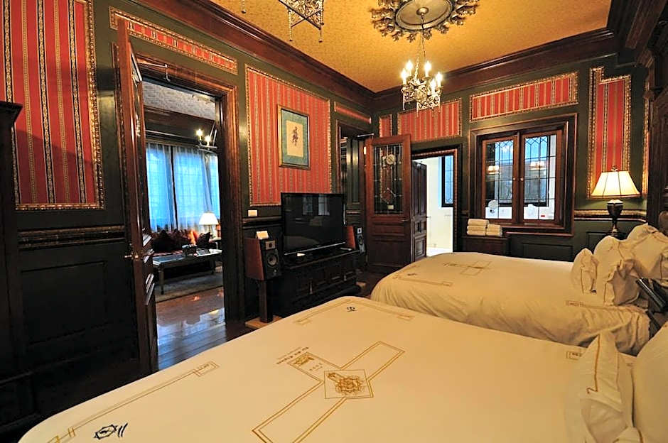 The Old England Hotel