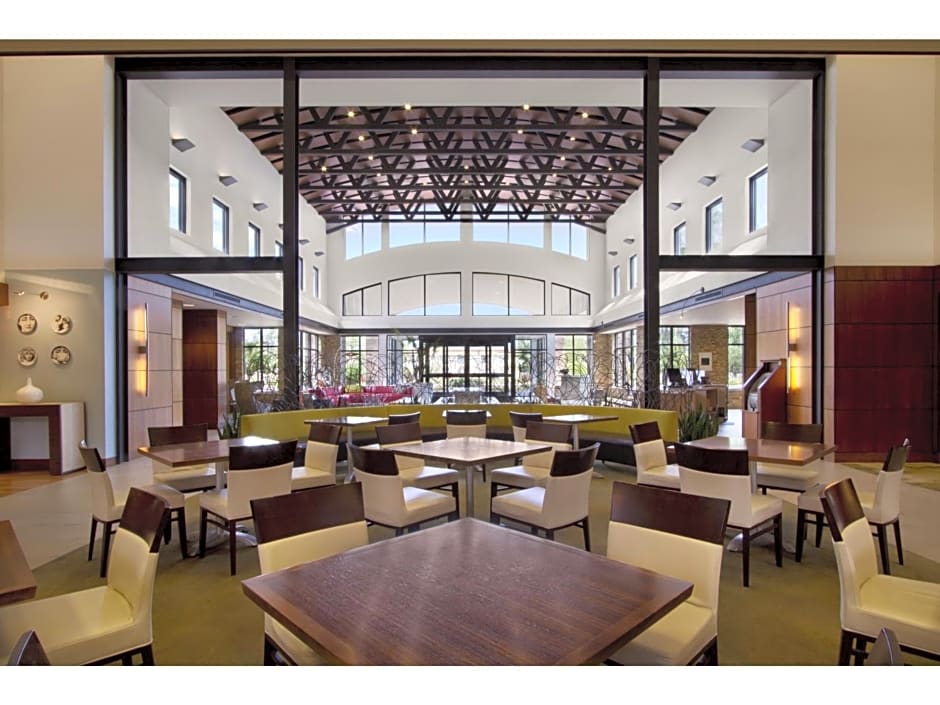 Embassy Suites by Hilton Detroit Metro Airport