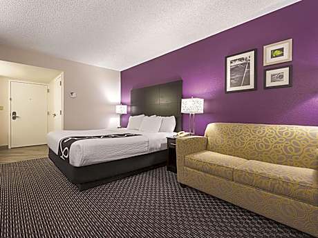 1 King Bed Executive Room Non-Smoking