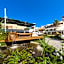 Bellazure Hotel