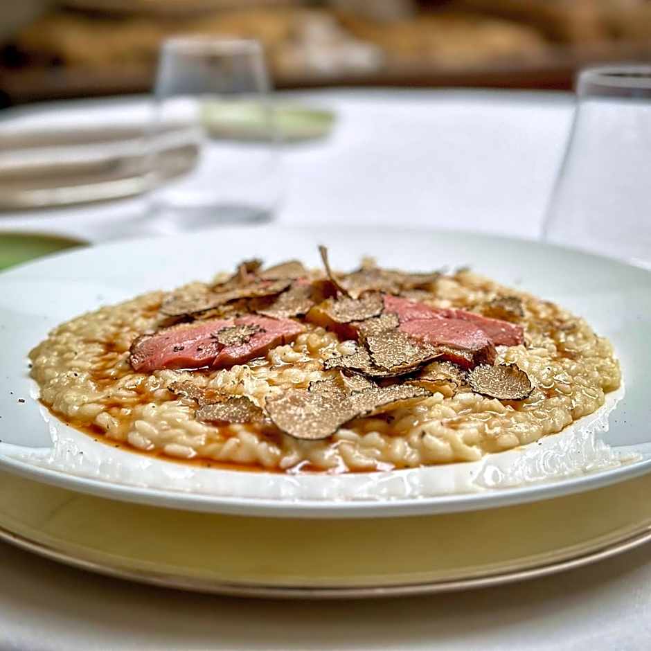 Parizzi Suites & Restaurant