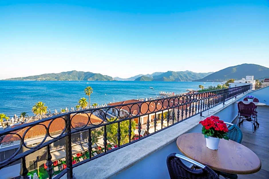 Aurasia Sea Side Hotel