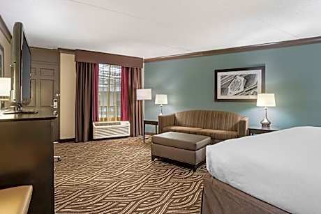 King Suite with Whirlpool - Non-Smoking