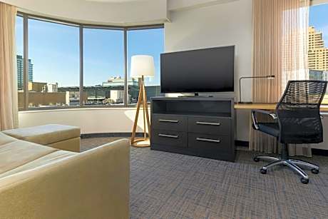 One-Bedroom King Suite with Sofa Bed and City View - Hearing Accessible