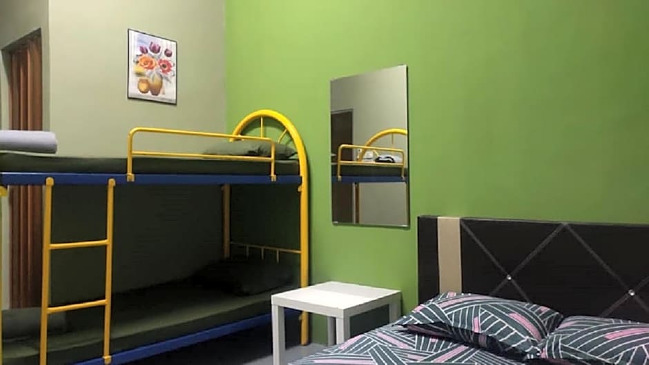 NY TROPICAL BACKPACKERS