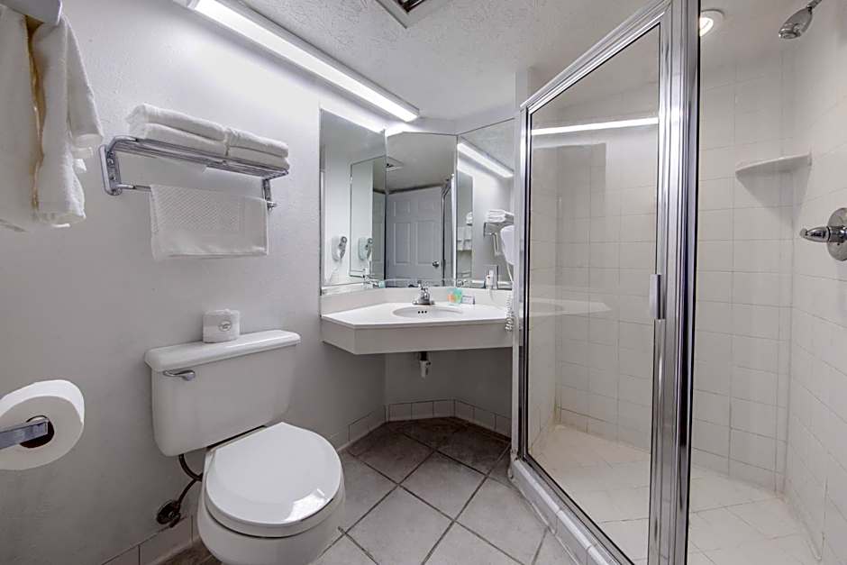 Beachcomber Beachfront Hotel, a By The Sea Resort