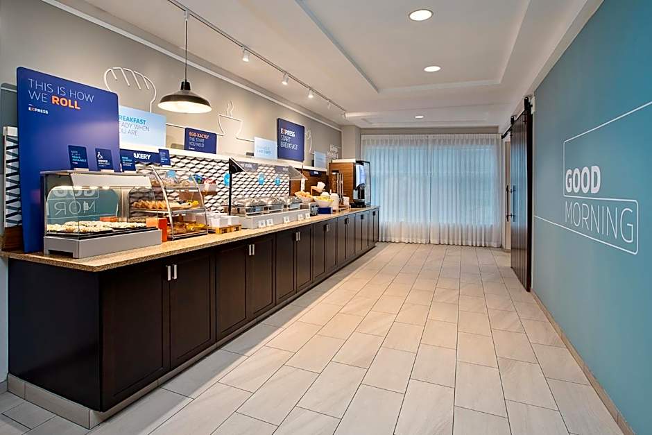 Holiday Inn Express Hotel & Suites Grand Rapids-North By IHG