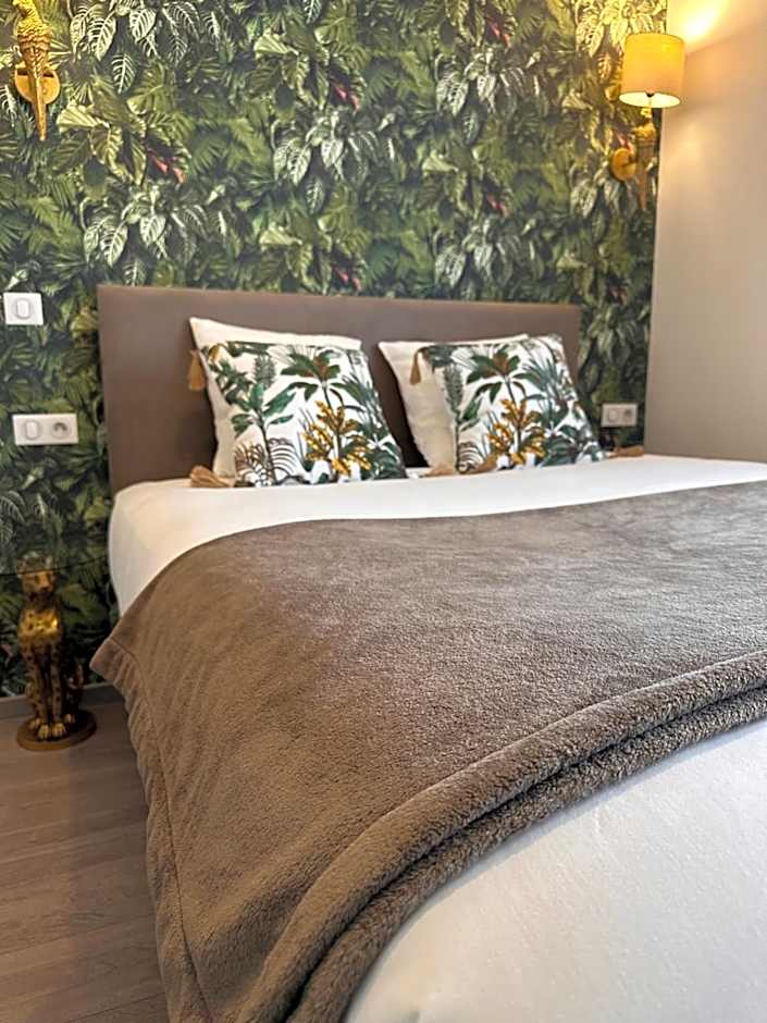 Auberge du Vieux Lanas Logis Hotel Restaurant