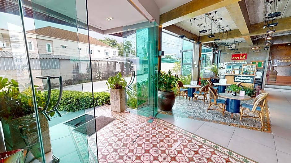 Kroque Boutique and Bistro Hotel