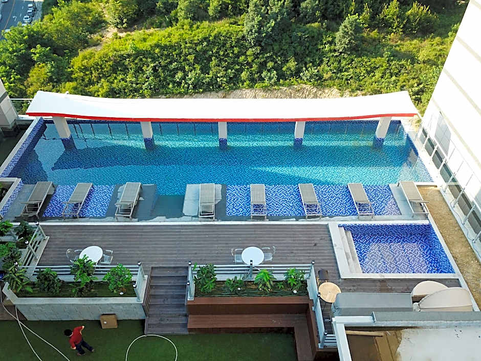CM Park Hotel