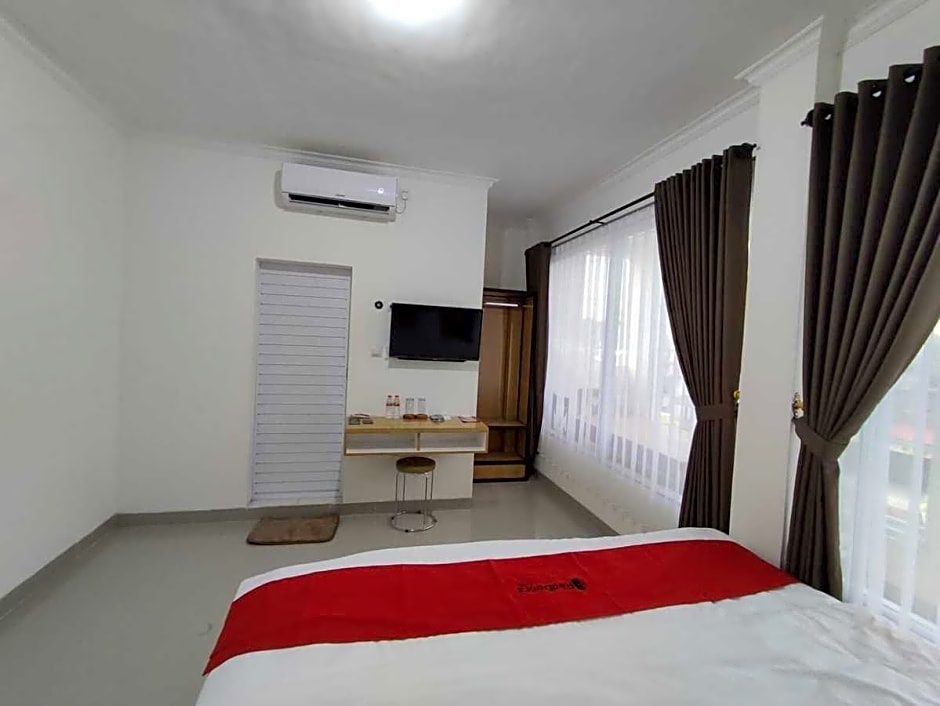 RedDoorz near Rita Super Mall Purwokerto
