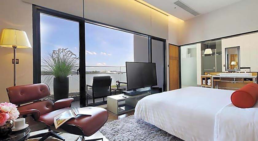 Midori Clark Hotel And Casino