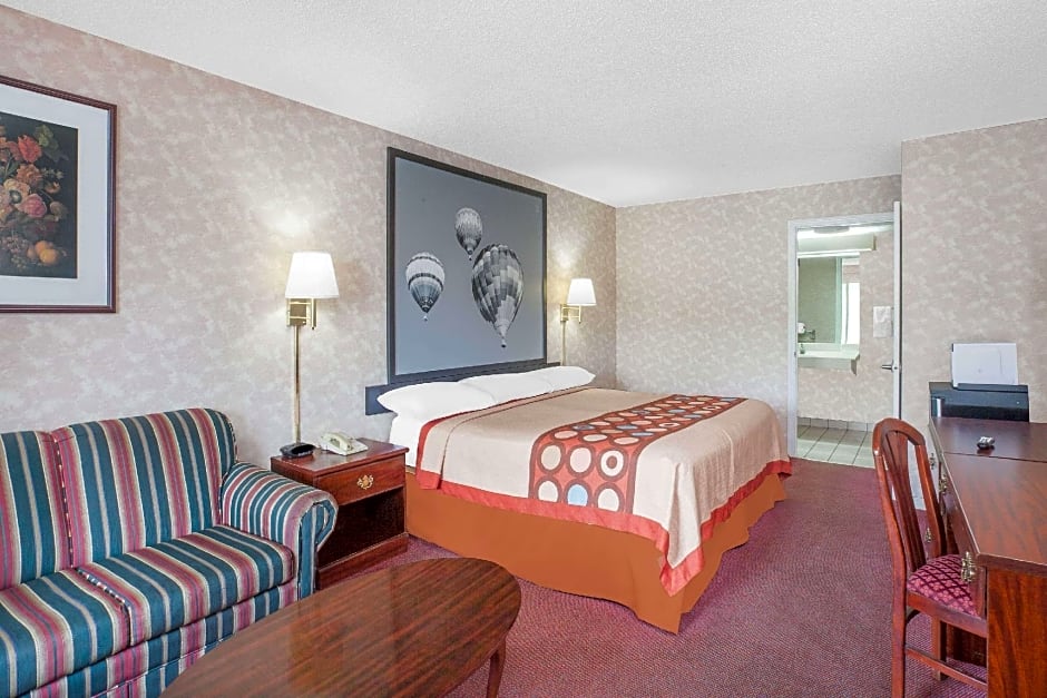 Photo 1 of 1 of 1 King Bed, Mobility Accessible, Grab Bars, Bathtub, Nonsmoking
