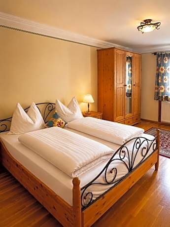 Deluxe Double Room with Shower