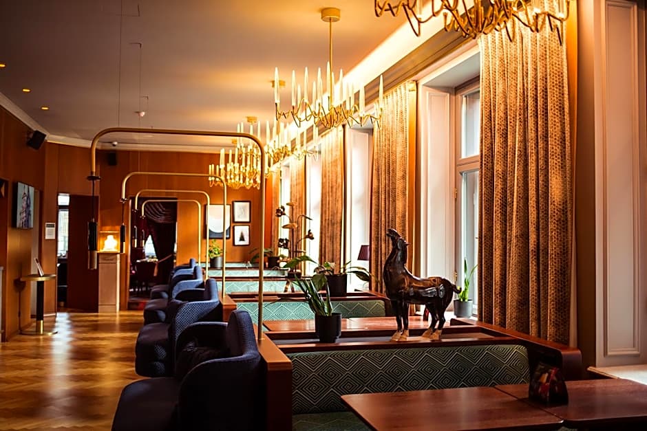 Grand Poet Hotel and SPA by Semarah