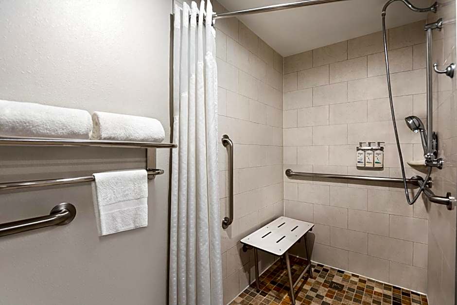 Holiday Inn Express Hotel & Suites Fredericksburg By IHG