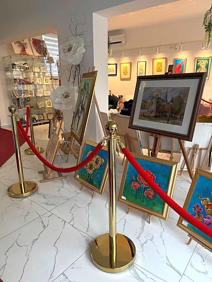 La Luna Premium Deluxe Apartment with Pool & Jacuzzi, Bikes and Covered Parking