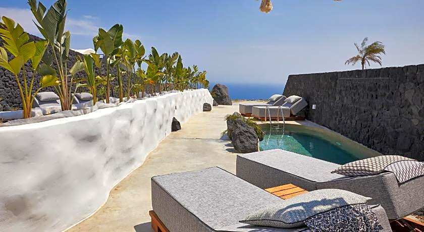 Theano Cave Suites & Villas