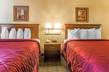 Queen Room with Two Queen Beds - Accessible/Non-Smoking