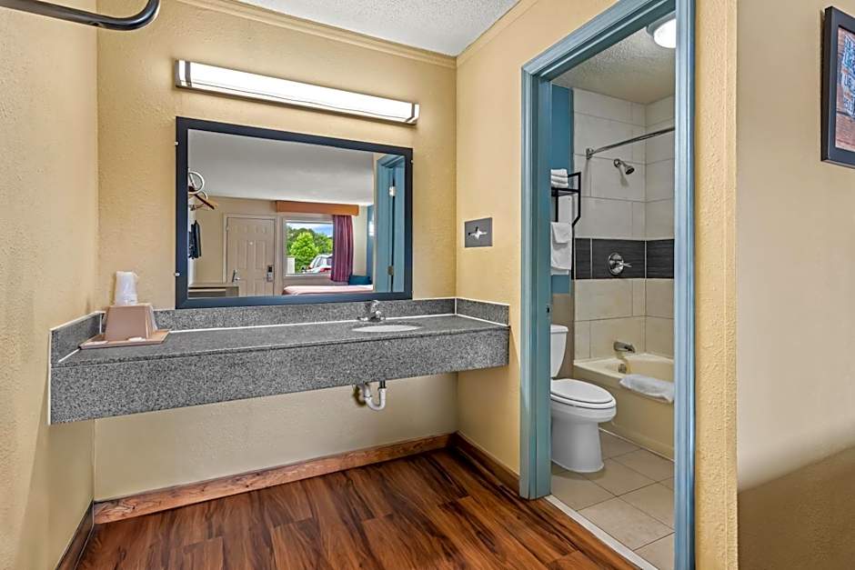 Econo Lodge Airport near Billy Graham Parkway