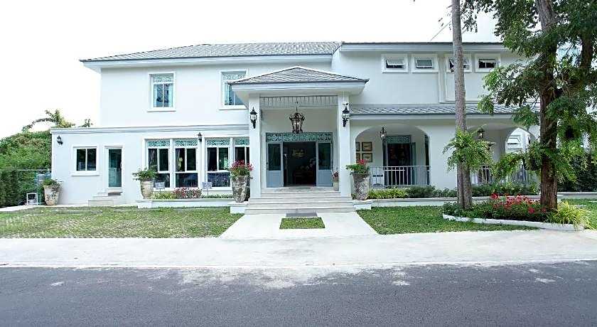 Villa Amphawa