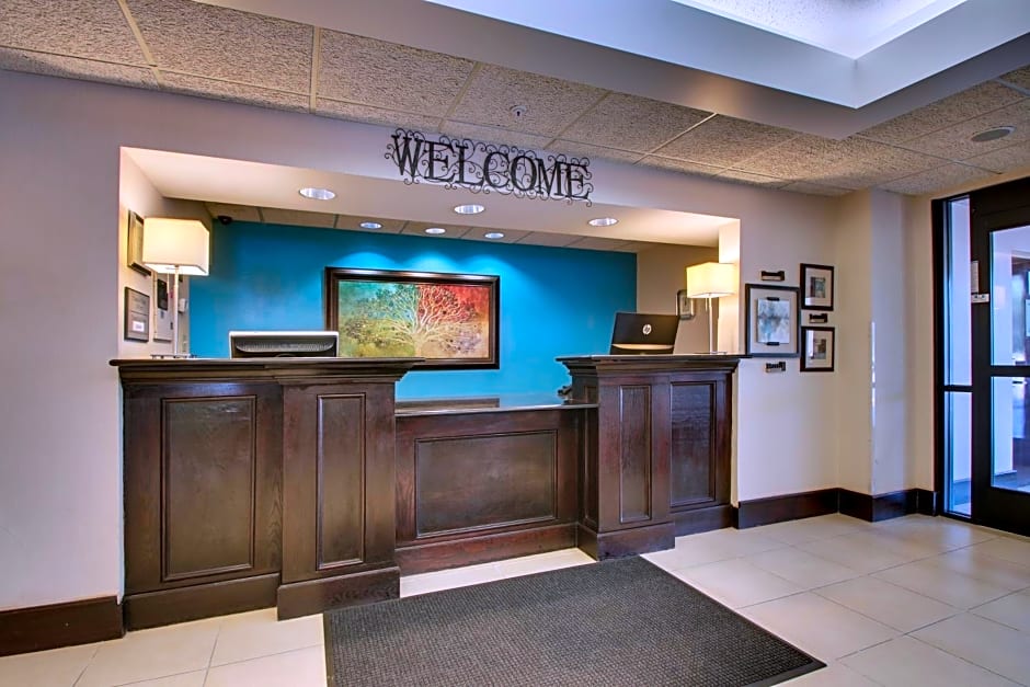 Greenfield Inn & Suites Owensboro, KY Airport