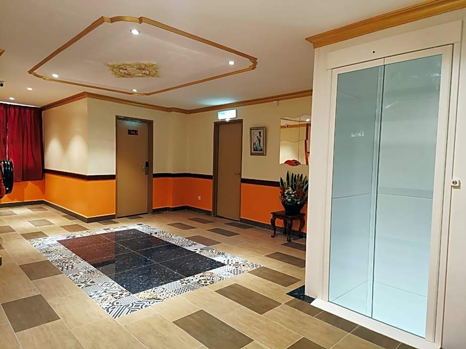 Capital O 90897 Island City Hotel