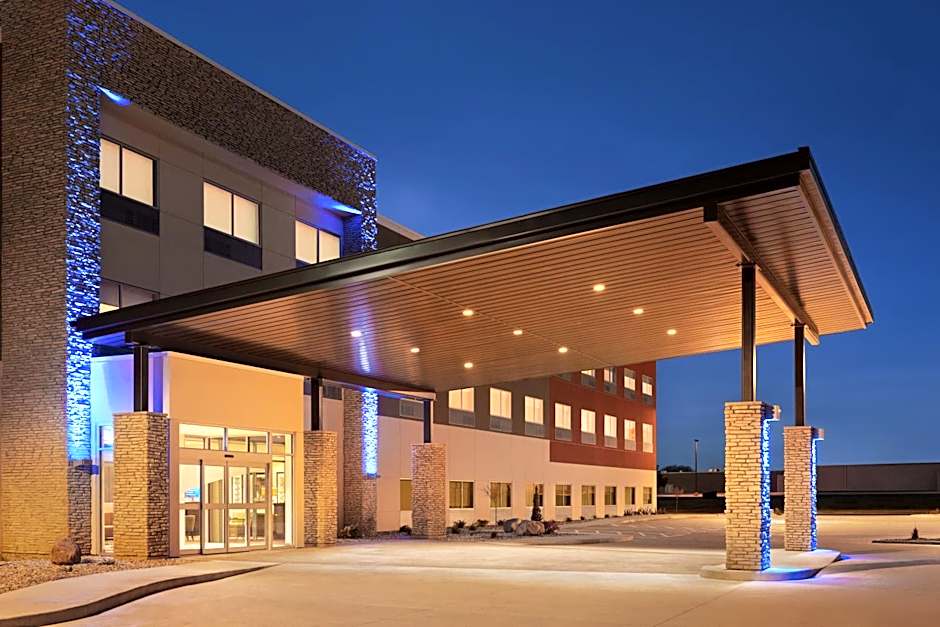 Holiday Inn Express And Suites Beaver Dam By IHG