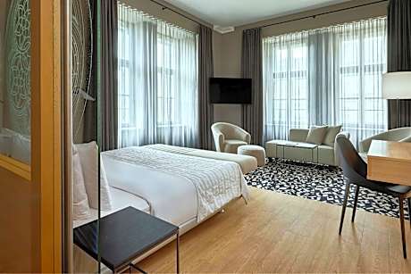 Corner Room with Park View