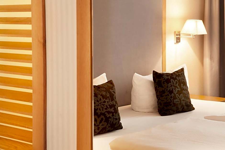 TOWNHOUSE Hotel