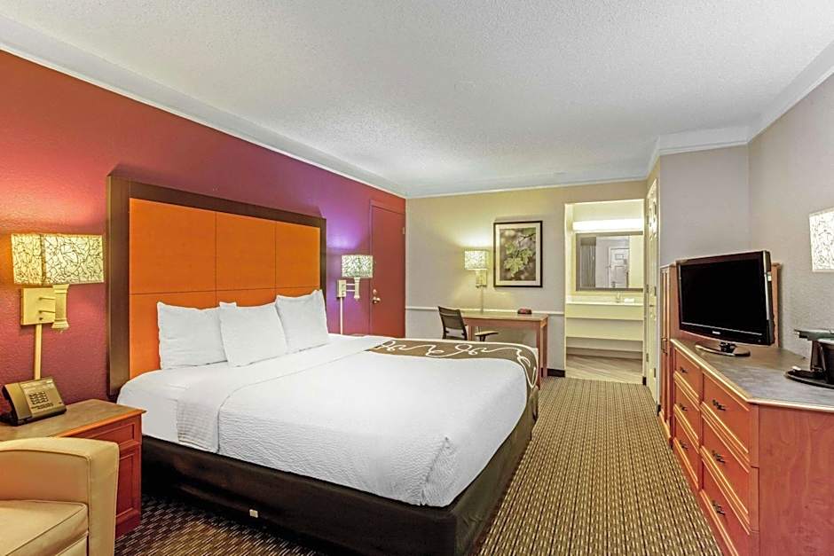 La Quinta Inn & Suites by Wyndham And Conference Center San Angelo
