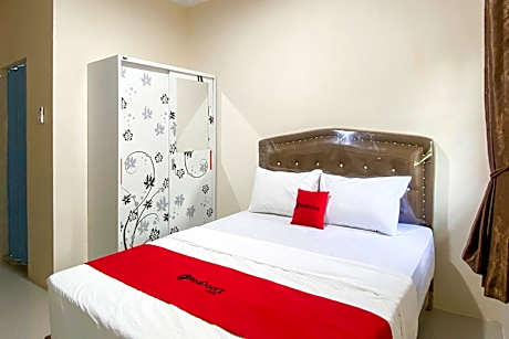 RedDoorz near Batu Ampar Harbour