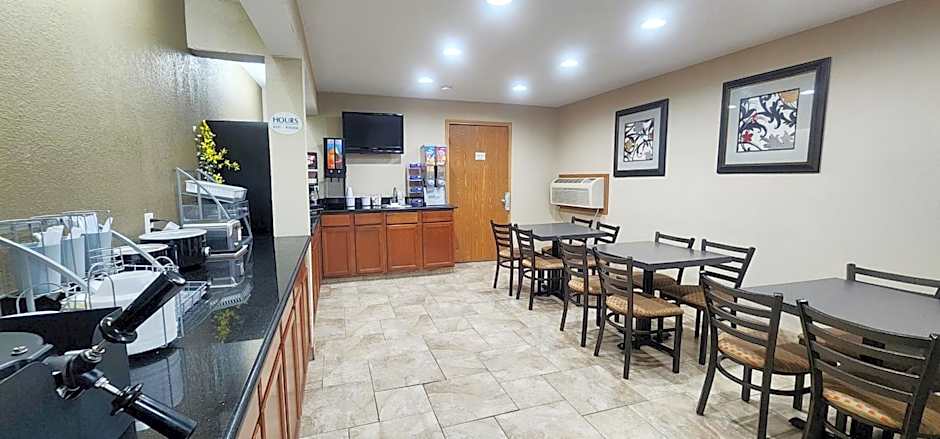 Super 8 by Wyndham Newton