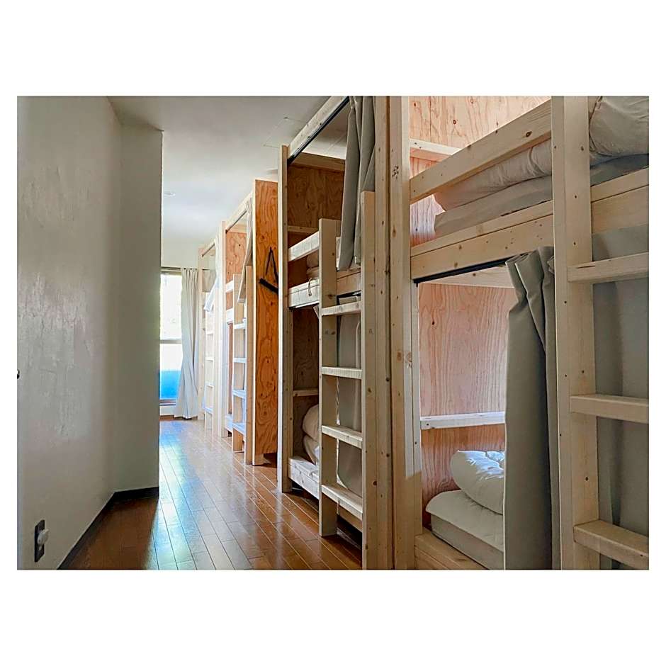 ゲストハウスよるよなか