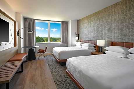 Club lounge access, Guest room with 2 Queen, Golf view