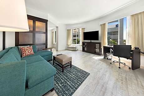 One-Bedroom King Suite with Sofa Bed and Roll-in Shower - Mobility Accessible