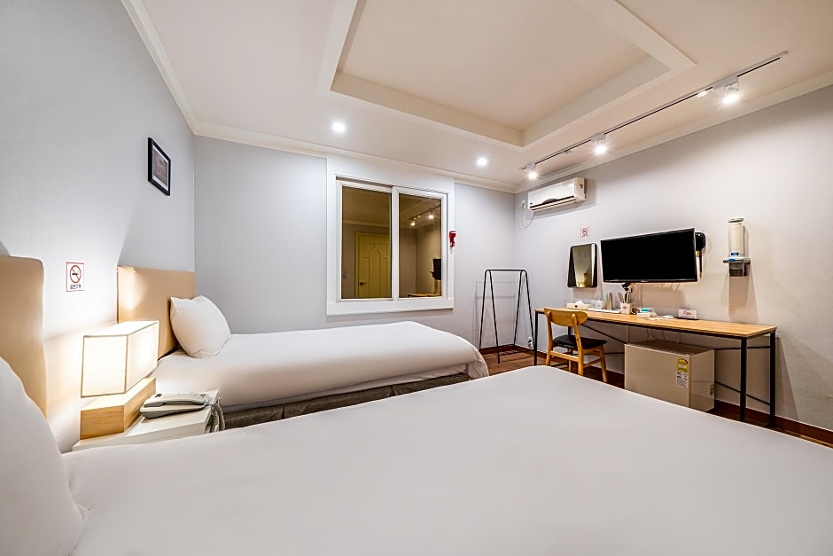 Check Inn Hotel