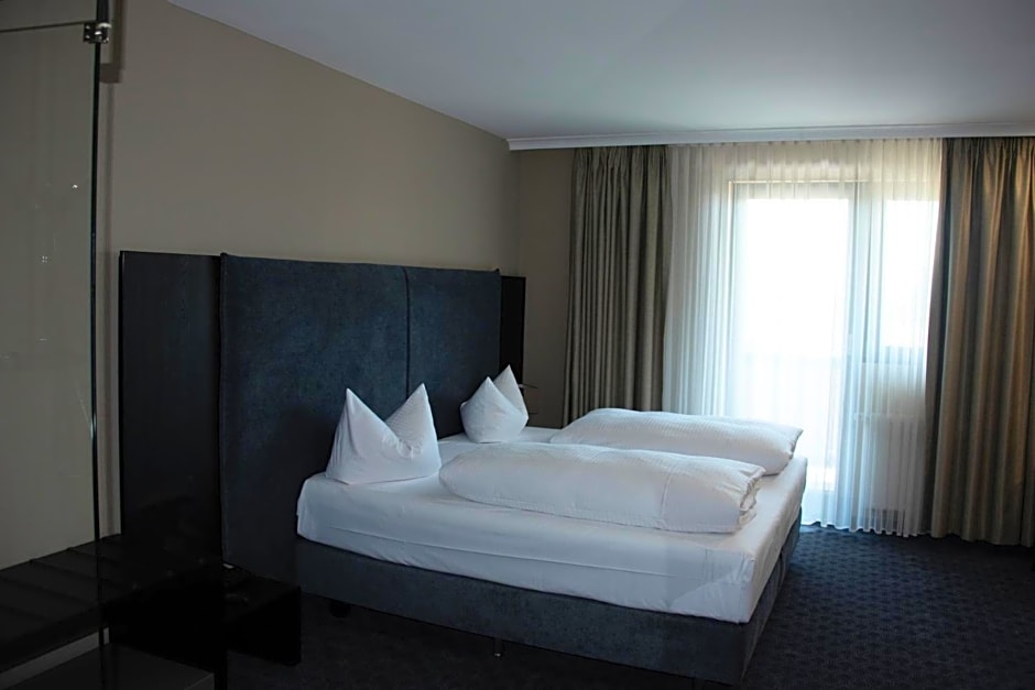 ROSS Hotel