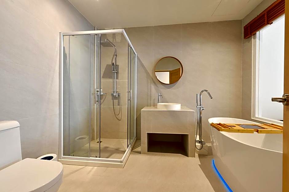 Ratchathewi Hyde Away