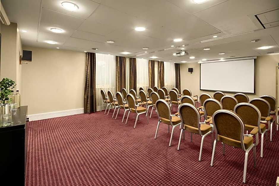 Crowne Plaza London Ealing By IHG