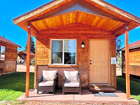 Mountain Ridge Cabins & Lodging Between Bryce and Zion National Park