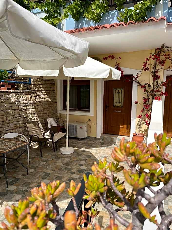 Pantheon Apartments & Studios