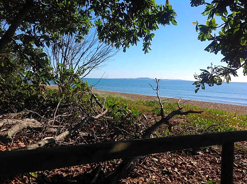 Tannum Sands Hotel / Motel