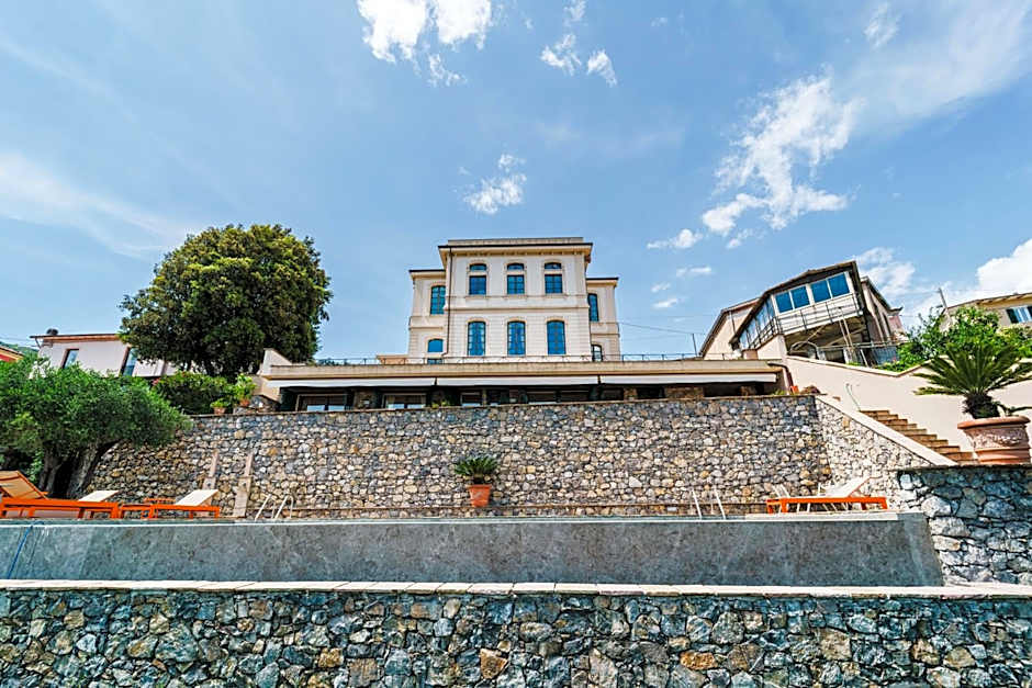 Miramare Apartments&Suites