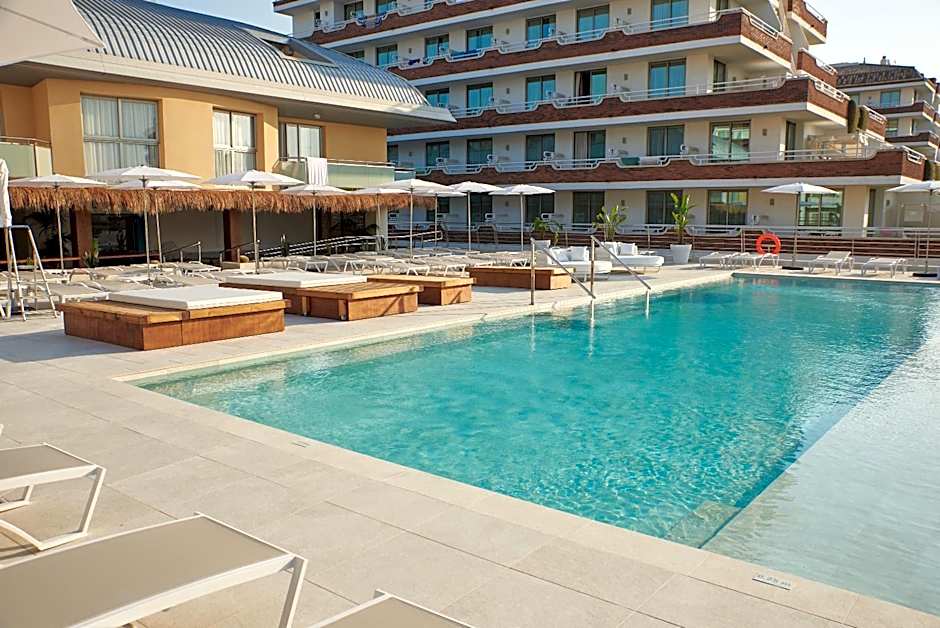 DWO Sirius - Adults Only