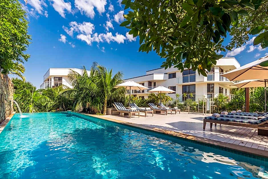 Bayview Beachfront Apartments- in town right on the beach