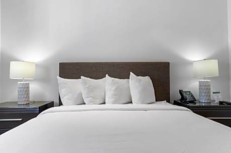 Penthouse Luxury Two Bedroom Suite