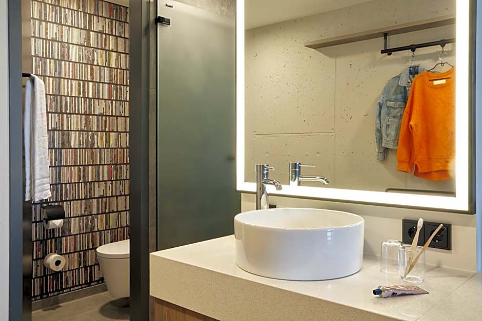 REVERB by Hard Rock Hamburg