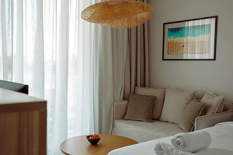 Larnaca LIV & CO Suites