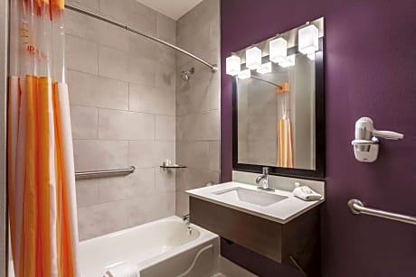 King Room with Bathtub - Mobility/Hearing Impaired Accessible/Non-Smoking
